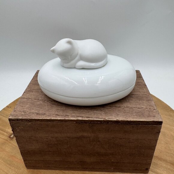 Vintage Sleeping Cat Trinket Box, gift present cat lover white glass - Picture 1 of 8